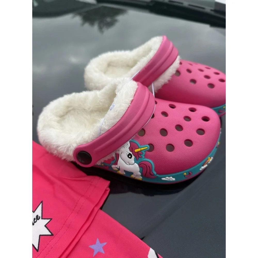 Girls Unicorn Outfit Set with Fleece Clogs Pink Size 100 / EU 30